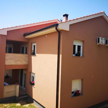 Apartmani Manda 오미살즈 외부 사진