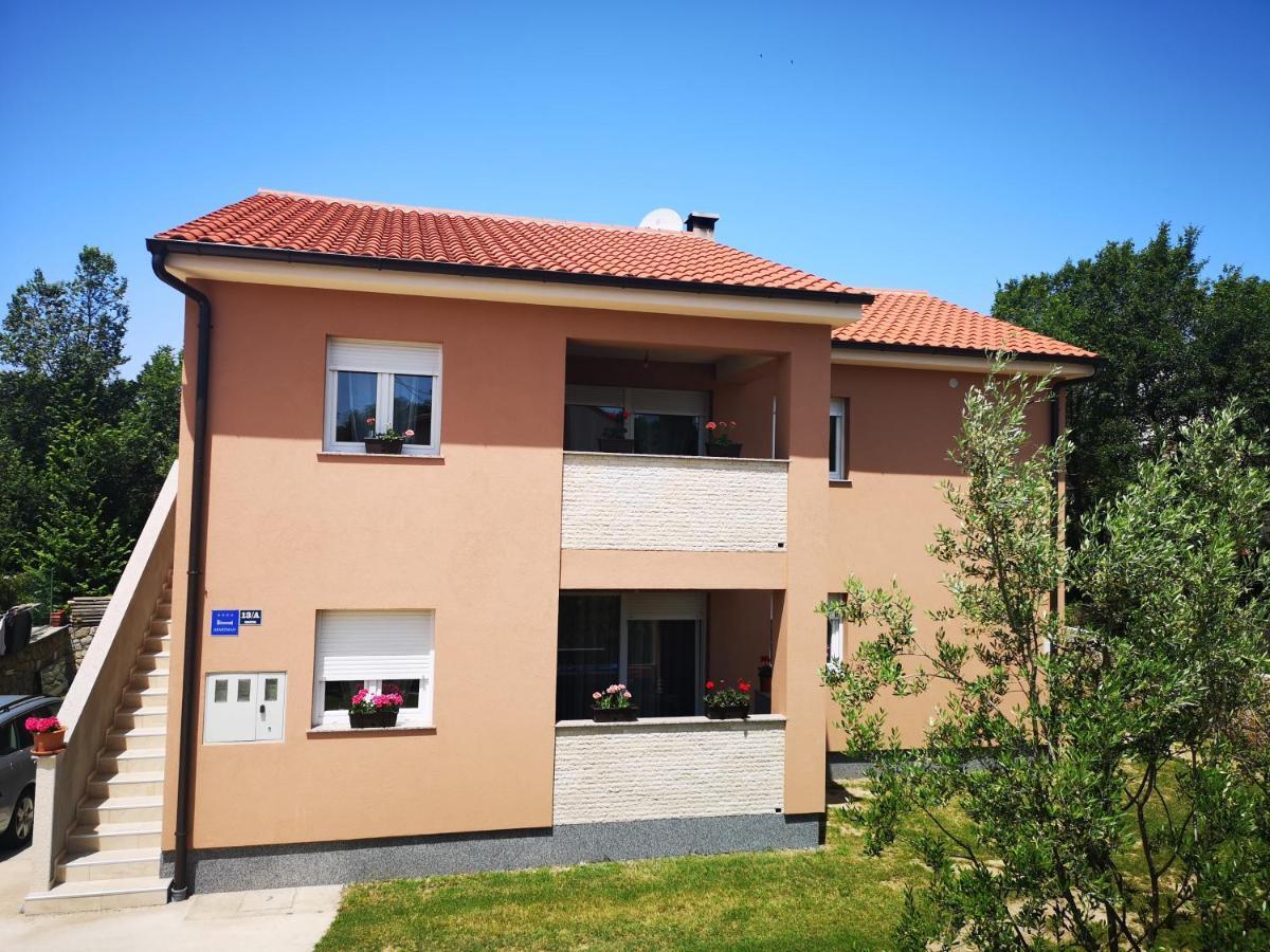 Apartmani Manda 오미살즈 외부 사진