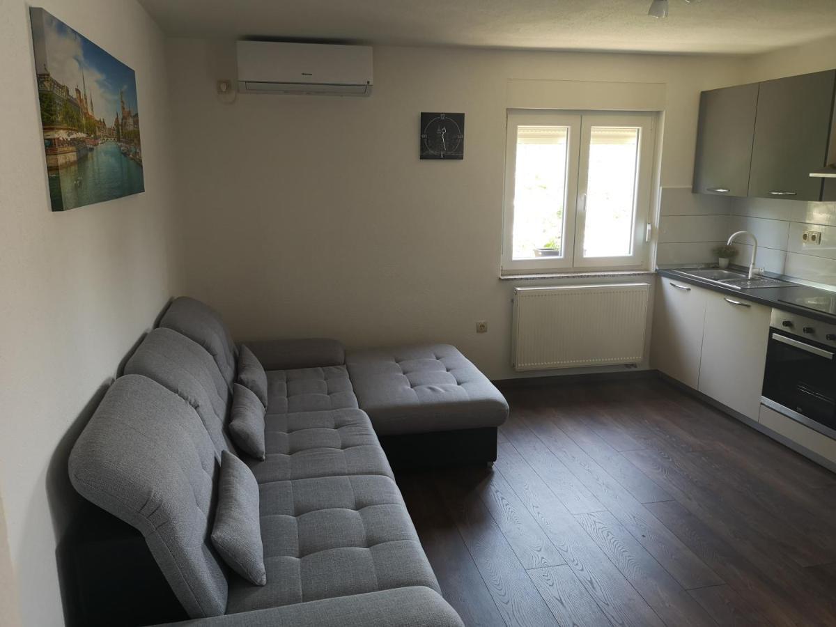 Apartmani Manda 오미살즈 외부 사진
