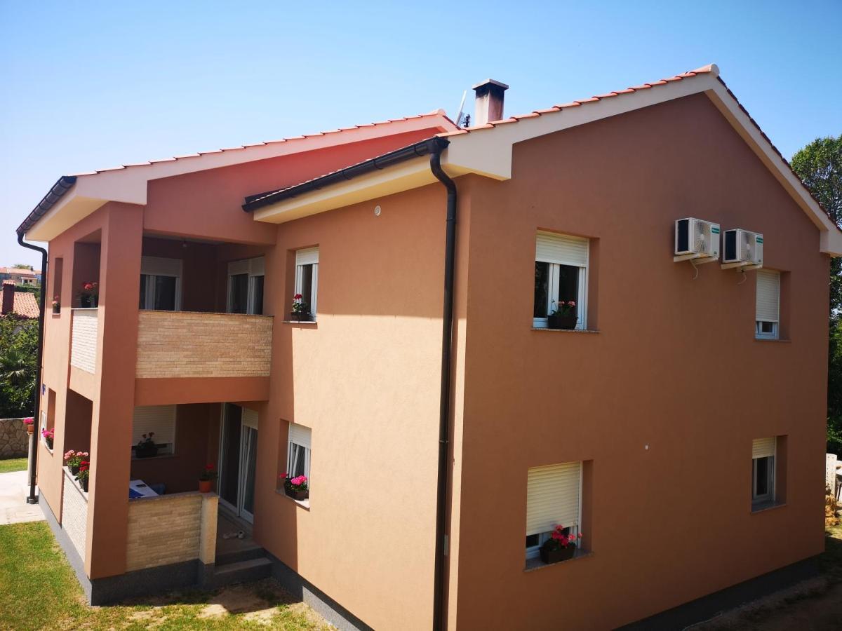 Apartmani Manda 오미살즈 외부 사진